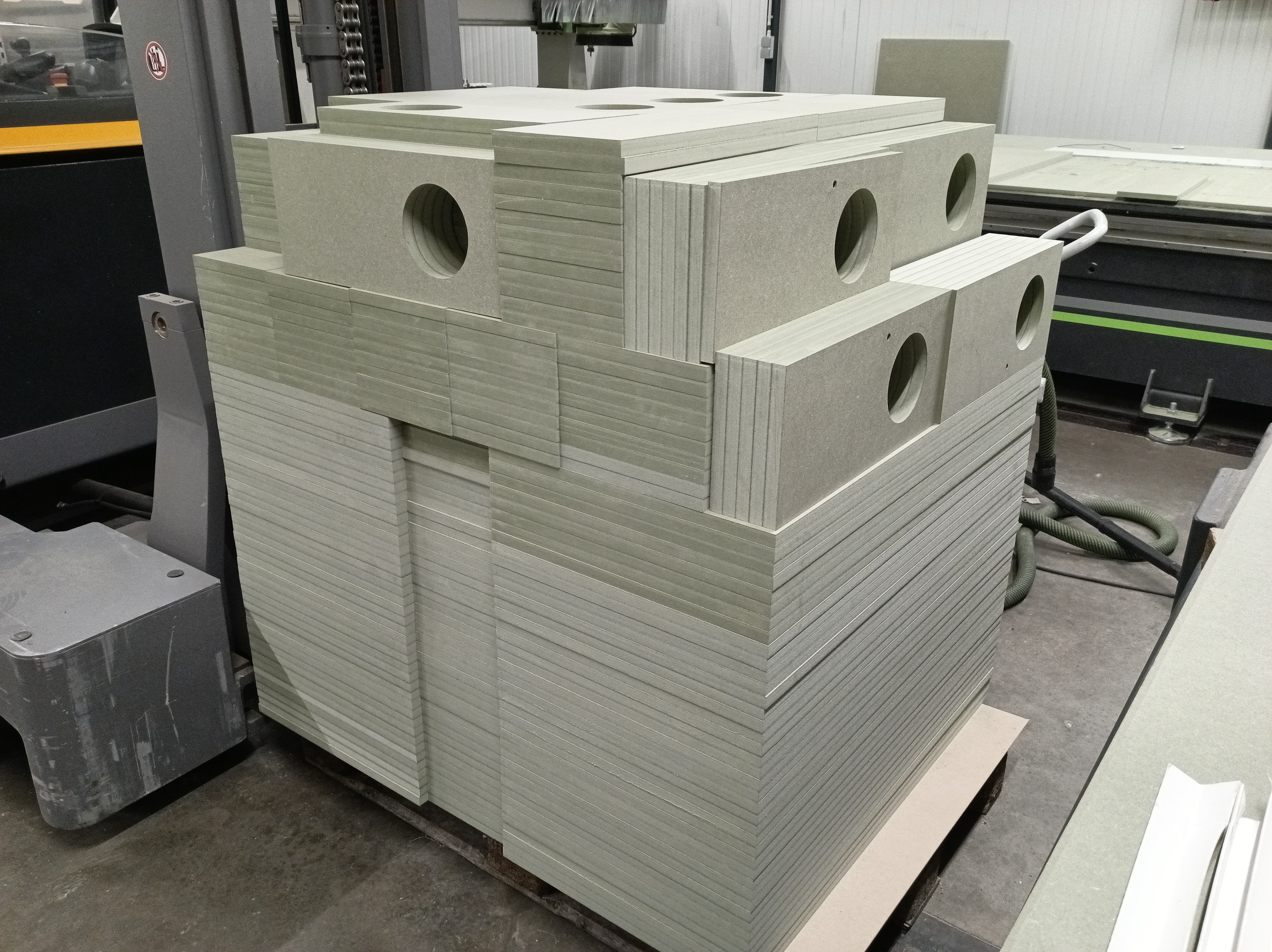 MDF-panelen met boringen — serie